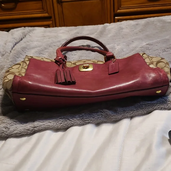 Authentic Coach Purse - Picture 2 of 13